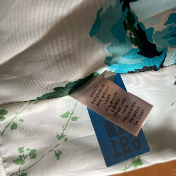 Beautiful coat - Picture 7 of 8